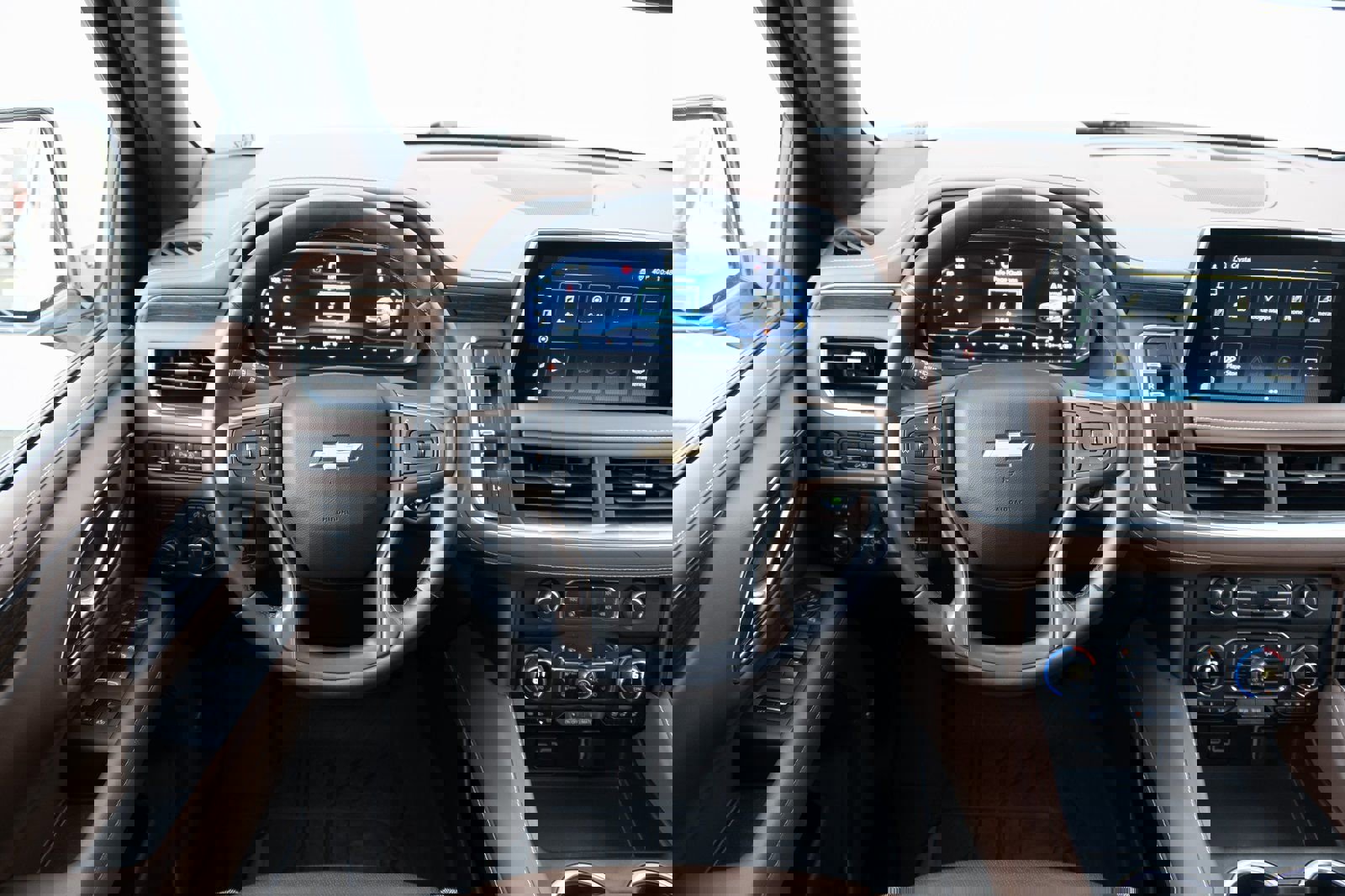 Used 2024 Chevrolet Tahoe High Country image 2