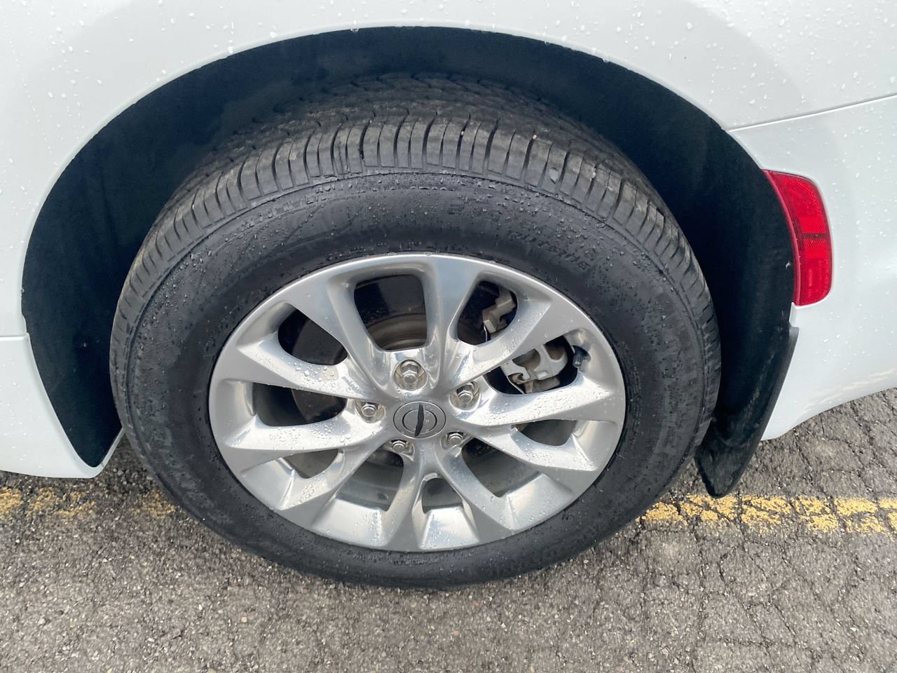 Used 2021 Chrysler Pacifica Touring-L w/ Premium & Safety Sphere Group AWD/4WD image 10