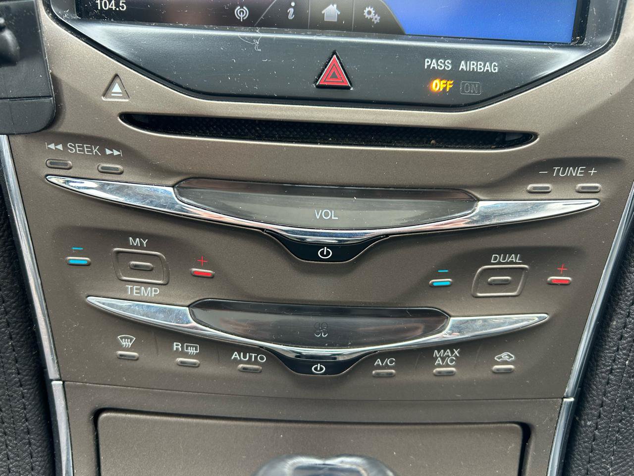 Used 2014 Lincoln MKX AWD w/ Equipment Group 101A image 27