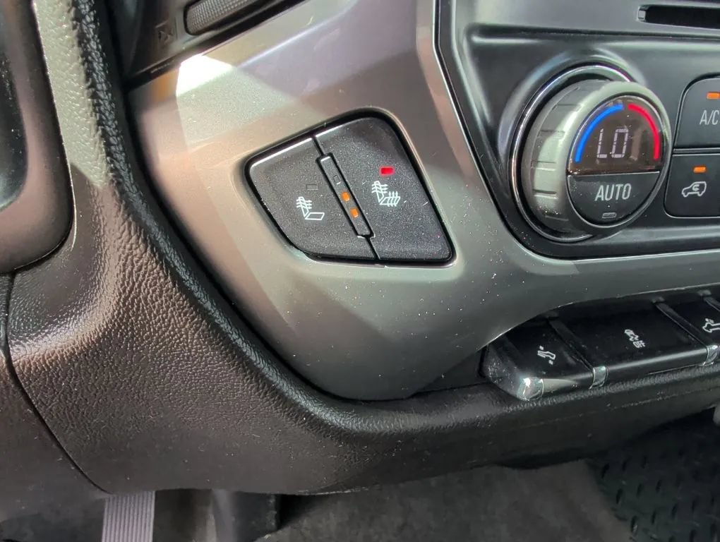 Used 2018 Chevrolet Silverado 1500 LT w/ All Star Edition AWD/4WD image 9