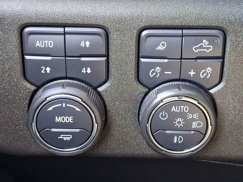 Used 2025 Chevrolet Silverado 3500 LTZ w/ LTZ Convenience Package image 27