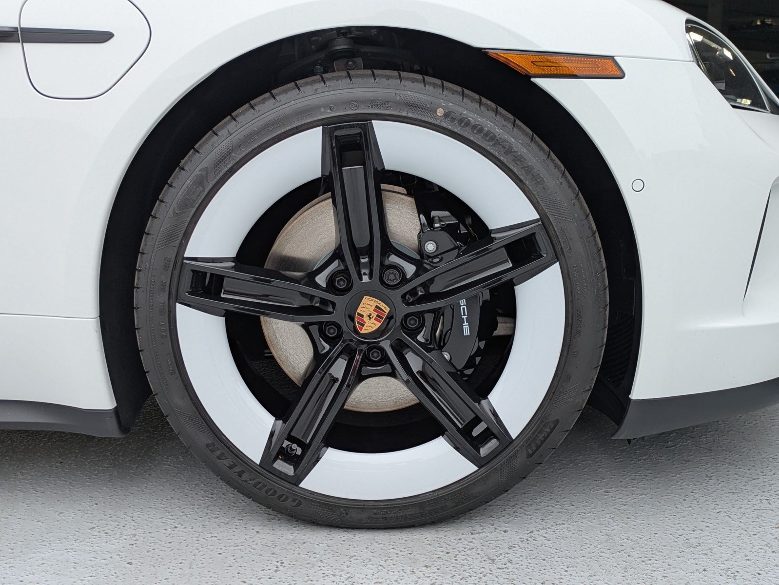 Certified 2025 Porsche Taycan AWD/4WD image 26