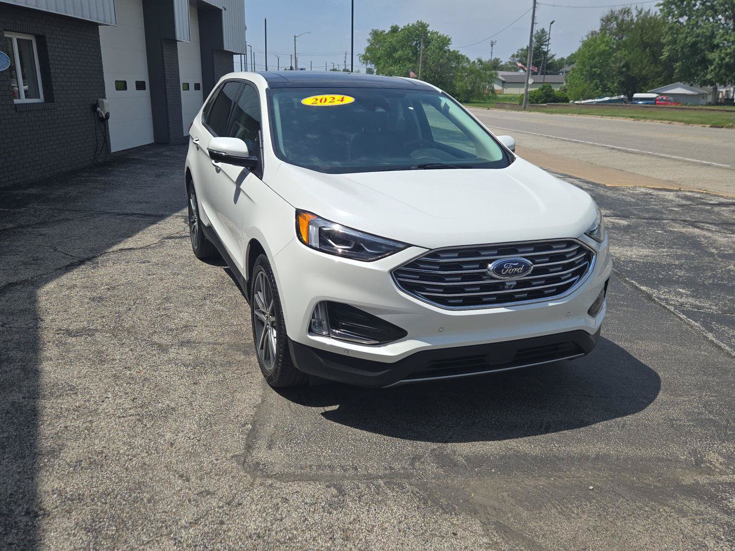 Used 2024 Ford Edge Titanium w/ Equipment Group 301A AWD/4WD image 13