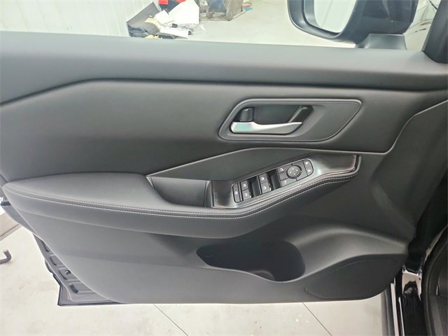 New 2025 Nissan Rogue SV image 28