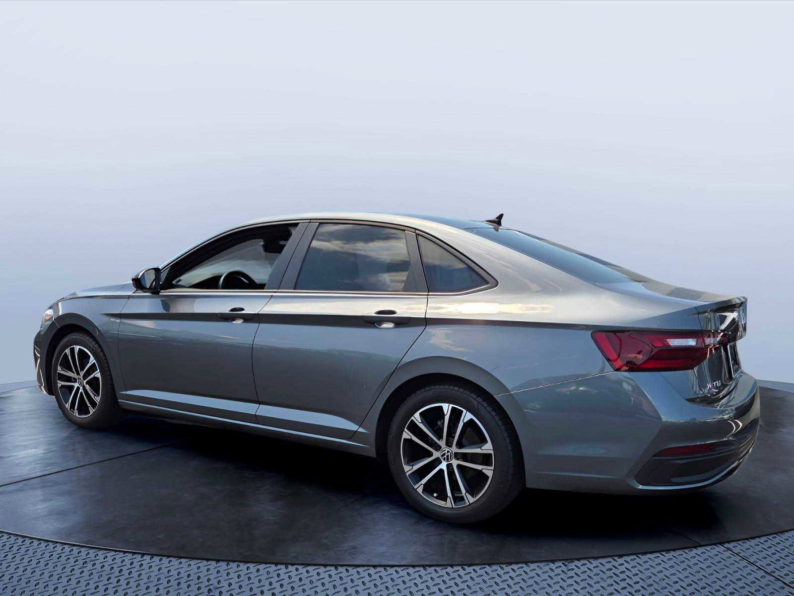 Used 2022 Volkswagen Jetta Sport FWD image 4