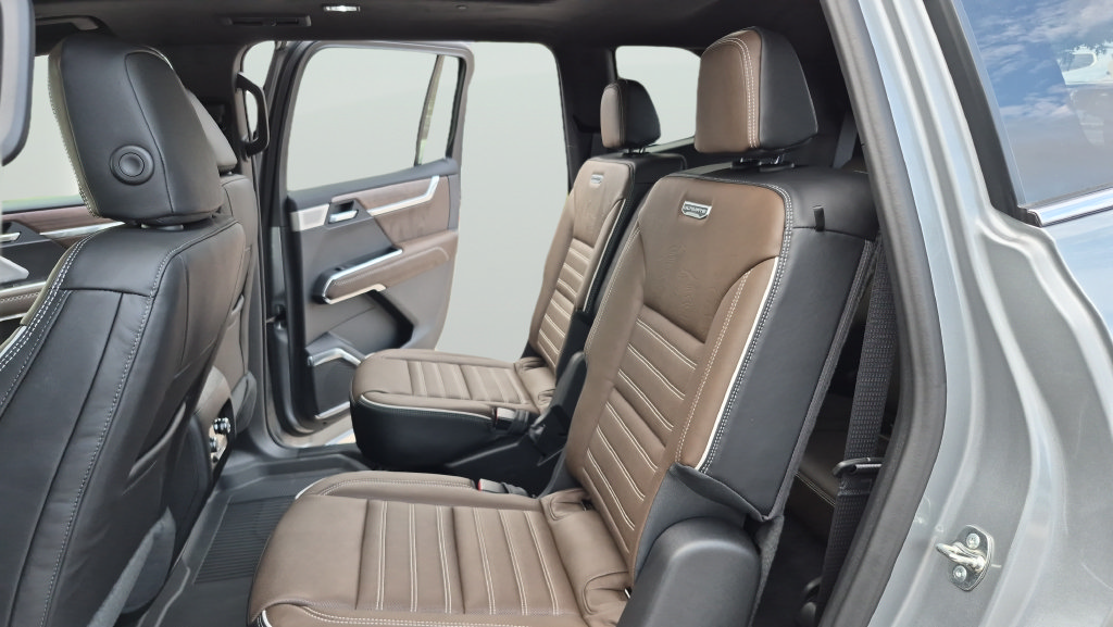 New 2027 GMC Acadia Denali Ultimate w/ LPO, Floor Liner Package AWD/4WD image 23