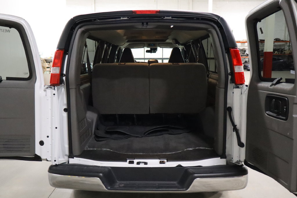 Used 2025 GMC Savana 3500 LT w/ LT Preferred Equipment Group RWD image 8