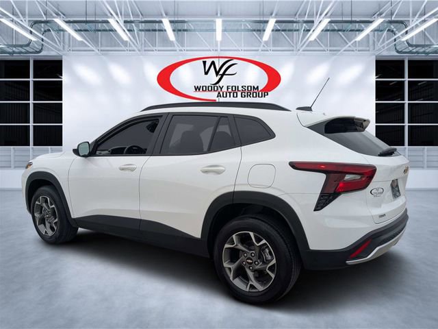 Used 2025 Chevrolet Trax LT w/ LT Convenience Package FWD image 5