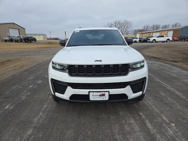 New 2026 Jeep Grand Cherokee Limited w/ Limited Altitude Package AWD/4WD image 2