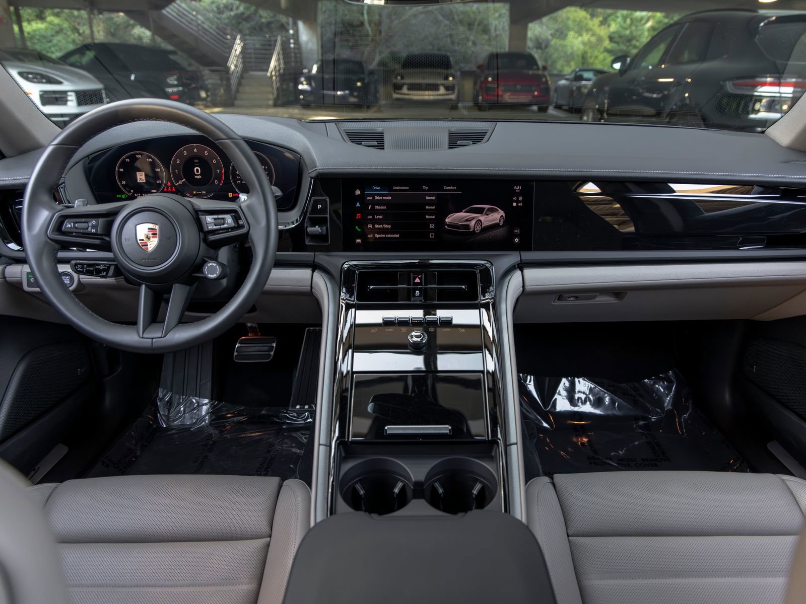 Certified 2025 Porsche Panamera RWD image 41