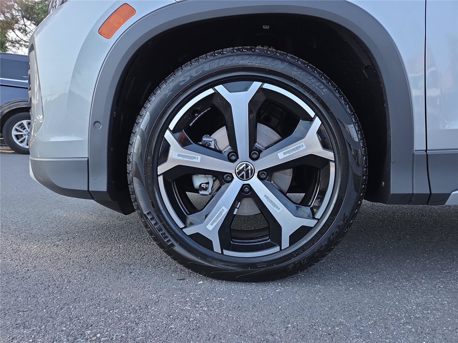 New 2026 Volkswagen Tiguan SE FWD image 10