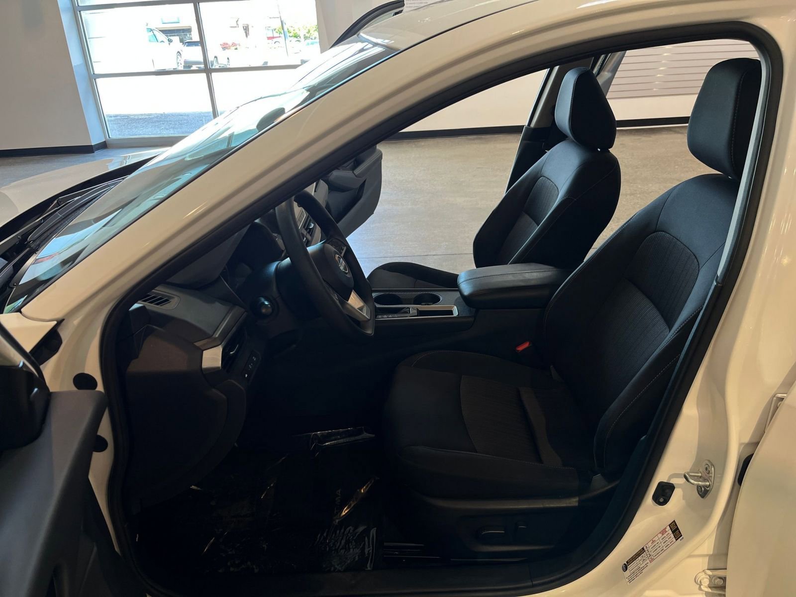 Used 2025 Nissan Altima 2.5 SV FWD image 25