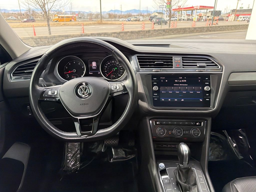 Used 2019 Volkswagen Tiguan SE w/ Panoramic Sunroof Package image 12