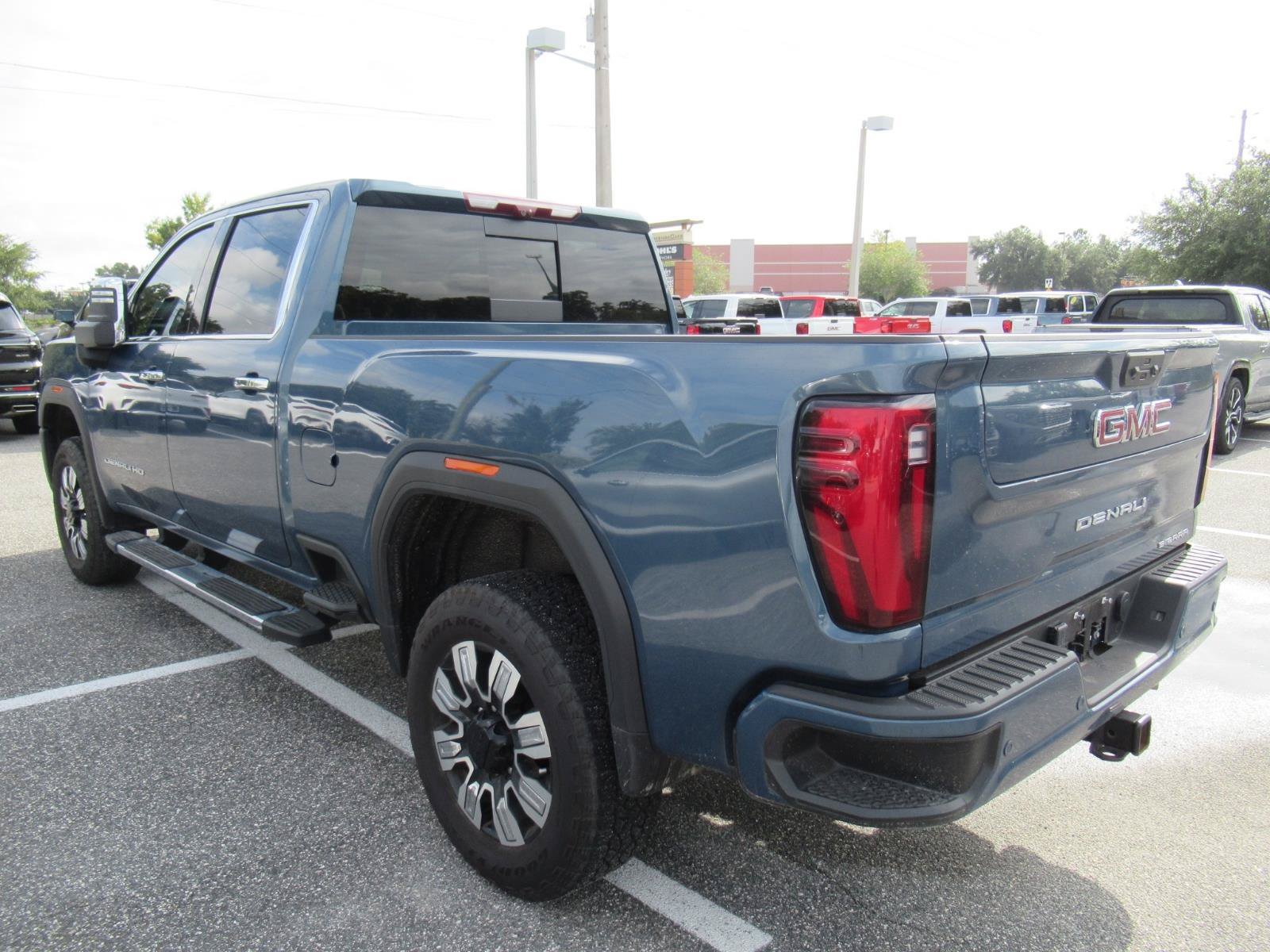 Used 2025 GMC Sierra 2500 Denali w/ Denali Reserve Package AWD/4WD image 3