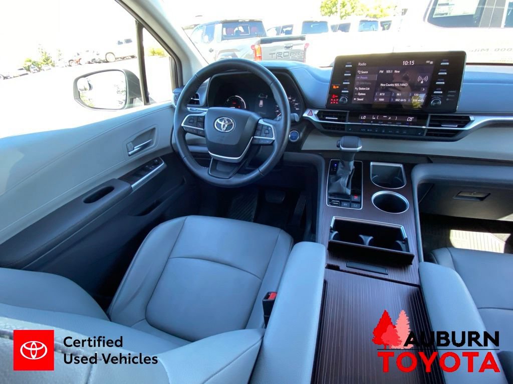 Certified 2023 Toyota Sienna XLE FWD image 32