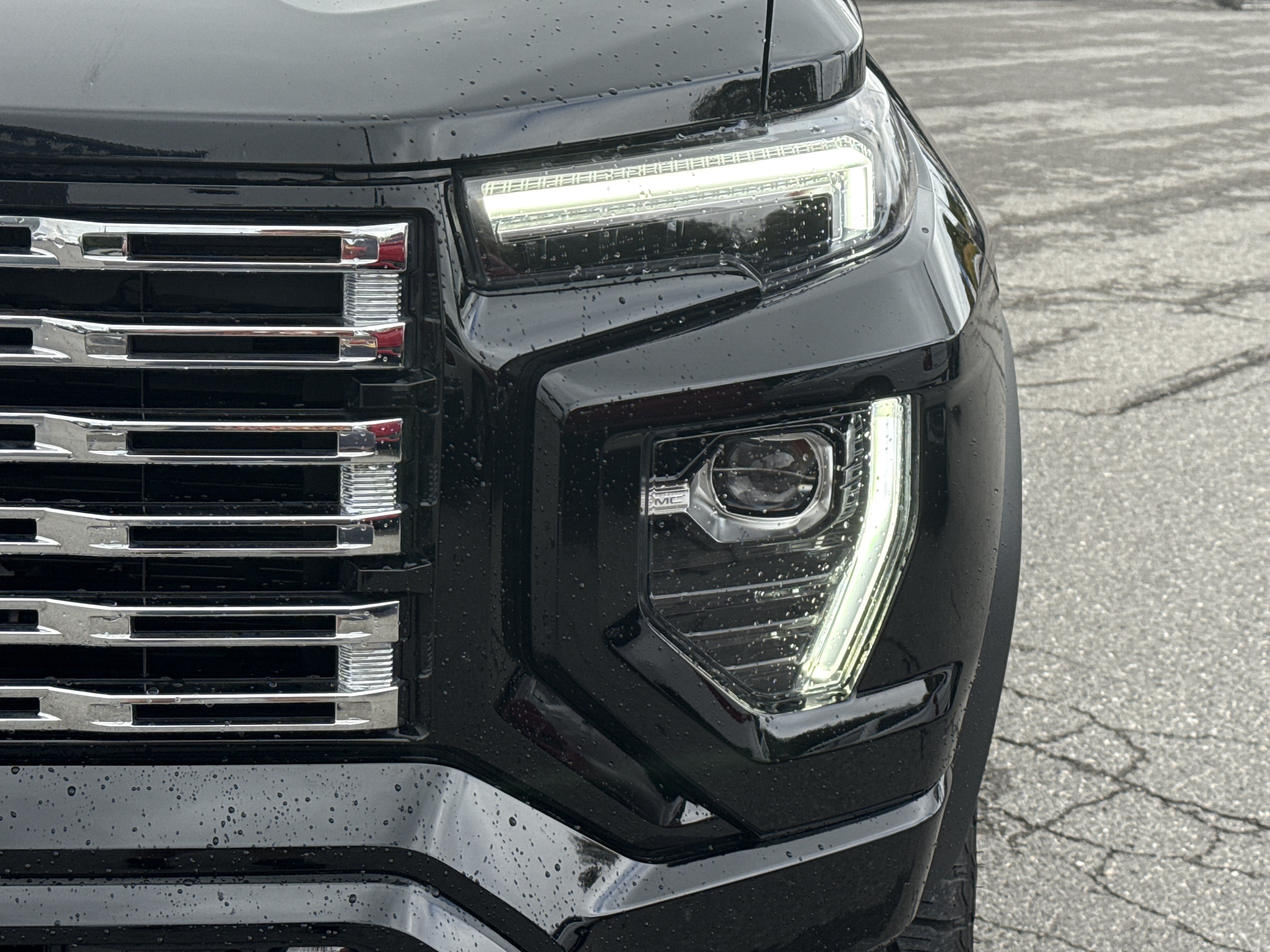 Used 2024 GMC Canyon Denali w/ LPO, Denali Black Edition AWD/4WD image 10