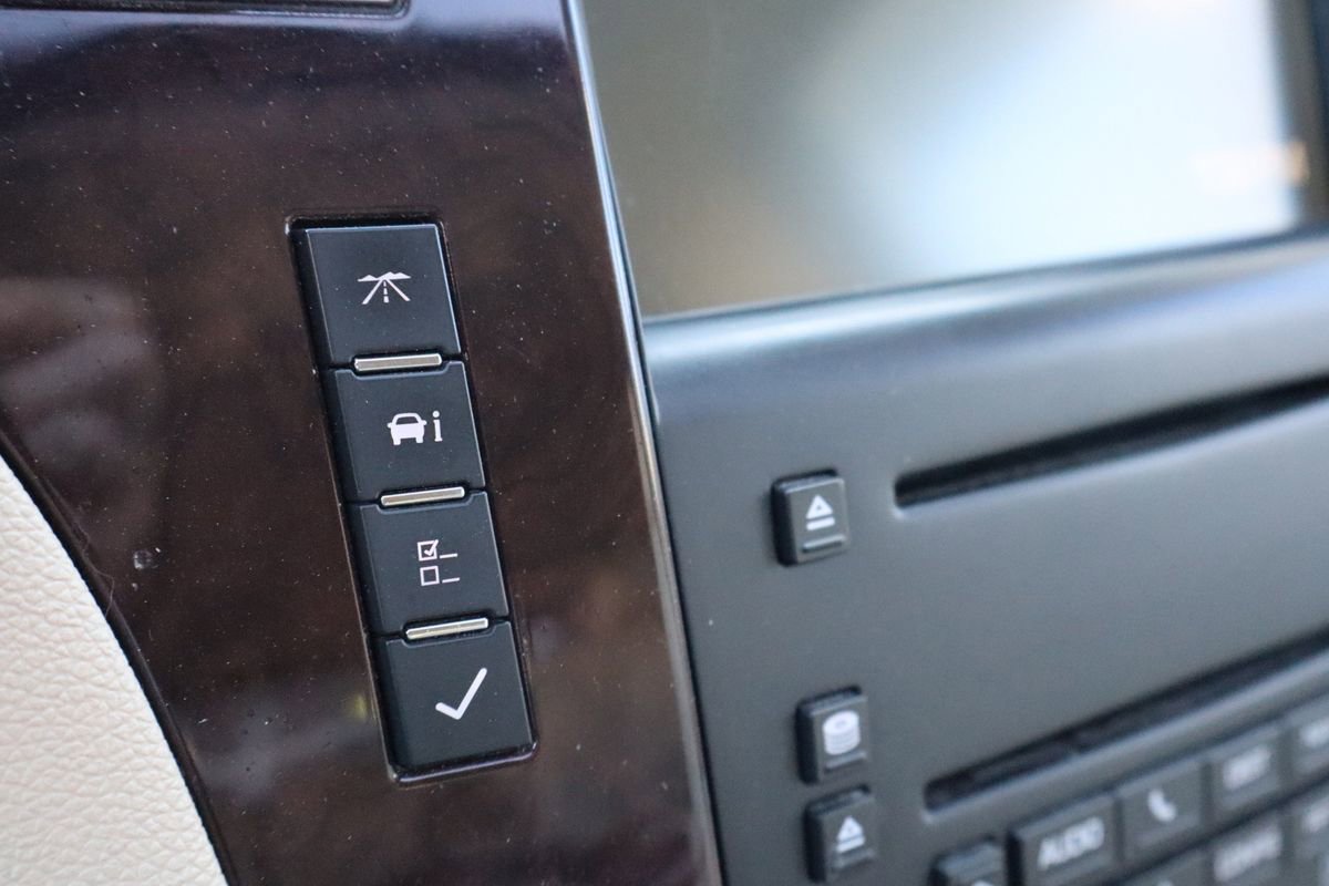 Used 2007 Cadillac Escalade AWD w/ Information Package image 19