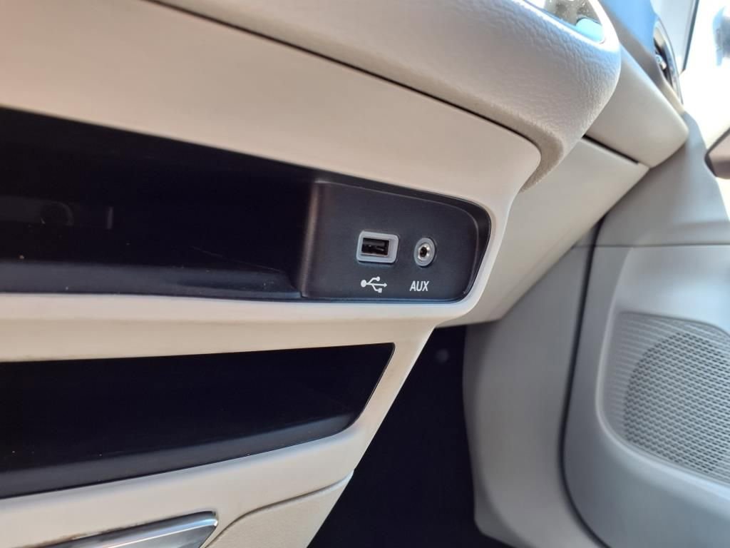 Used 2020 Chrysler Voyager LX image 34