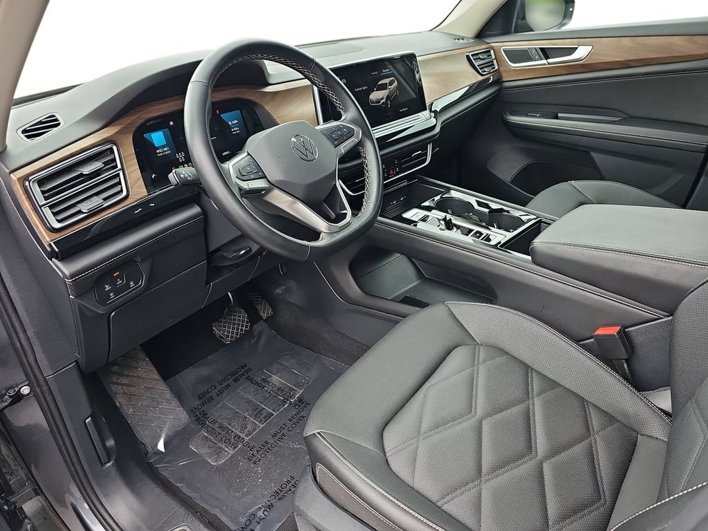 Used 2025 Volkswagen Atlas SE FWD image 16