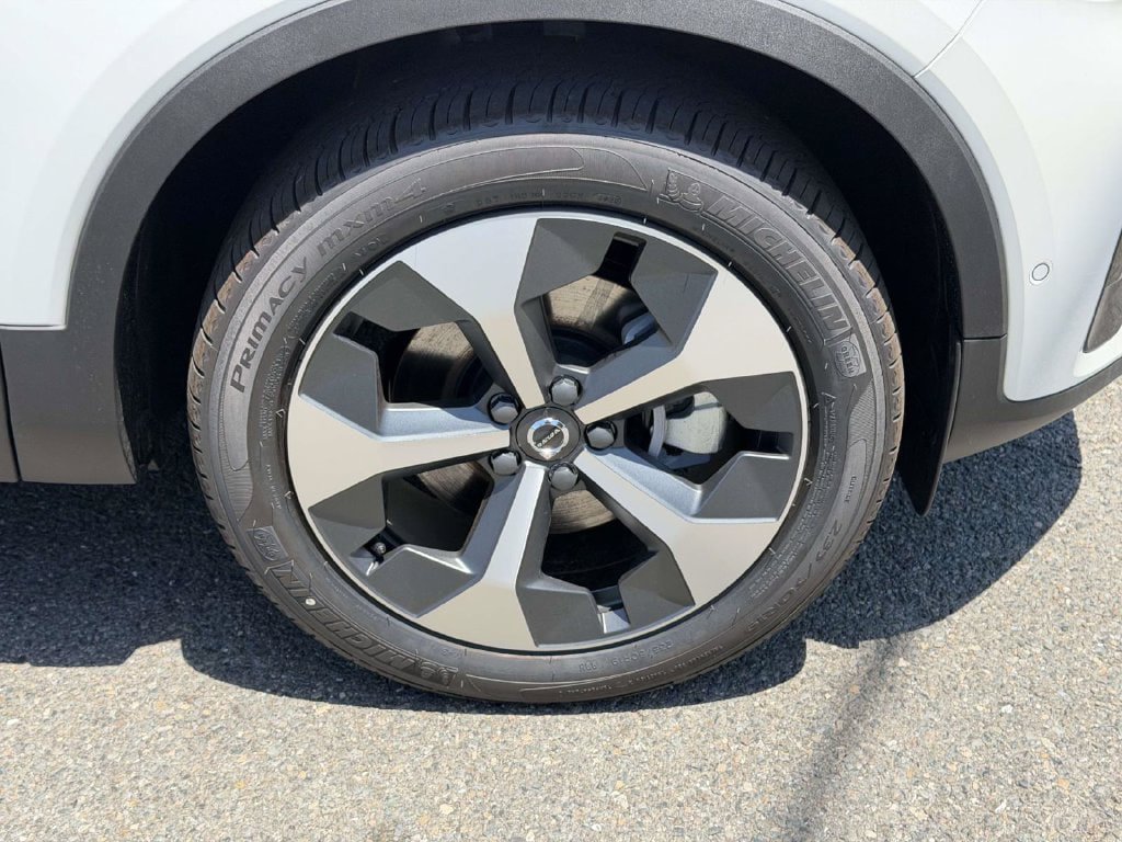 New 2026 Volvo XC40 B5 Plus w/ Protection Package Premier AWD/4WD image 24