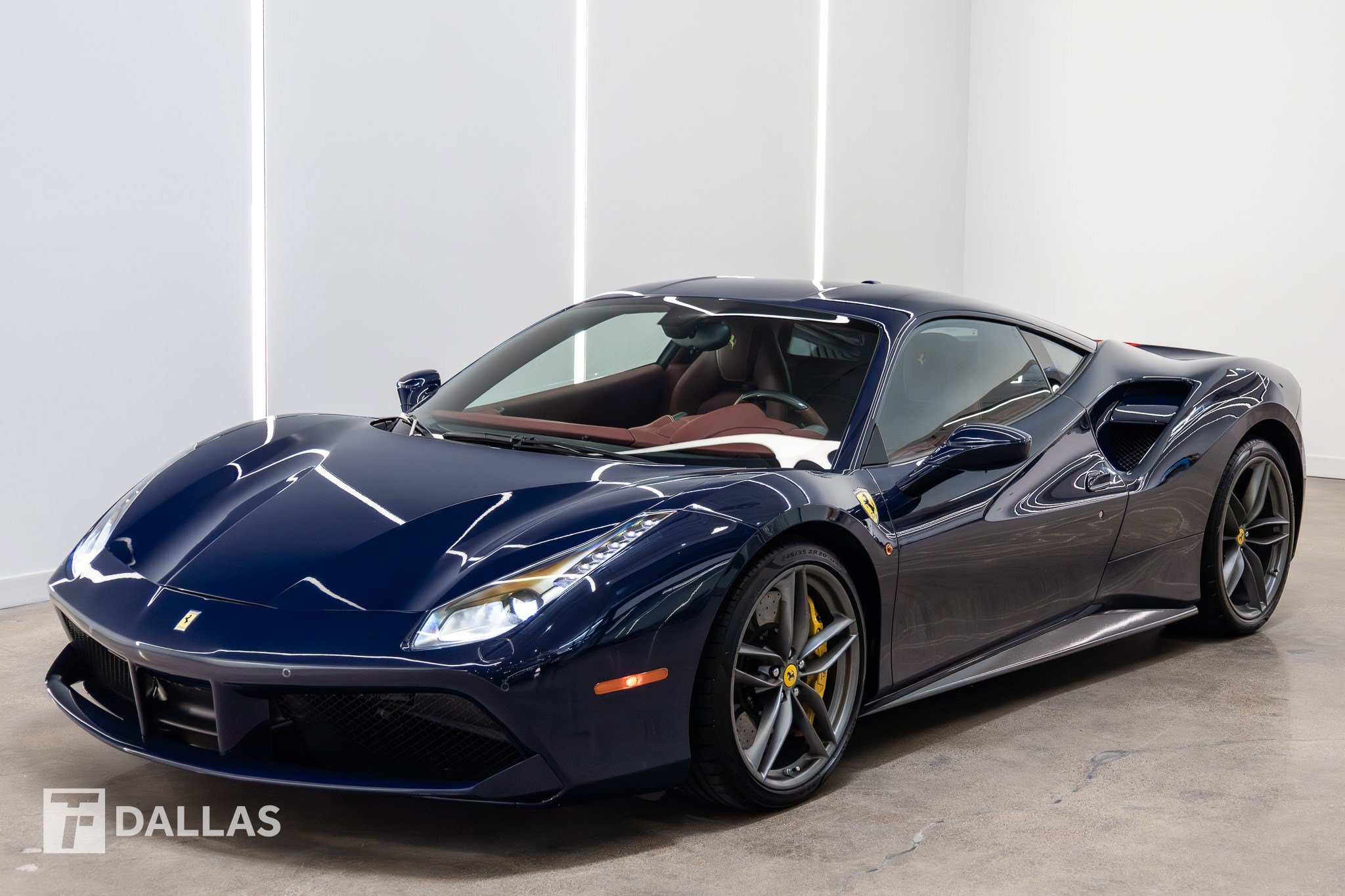 Used 2017 Ferrari 488 GTB RWD image 6