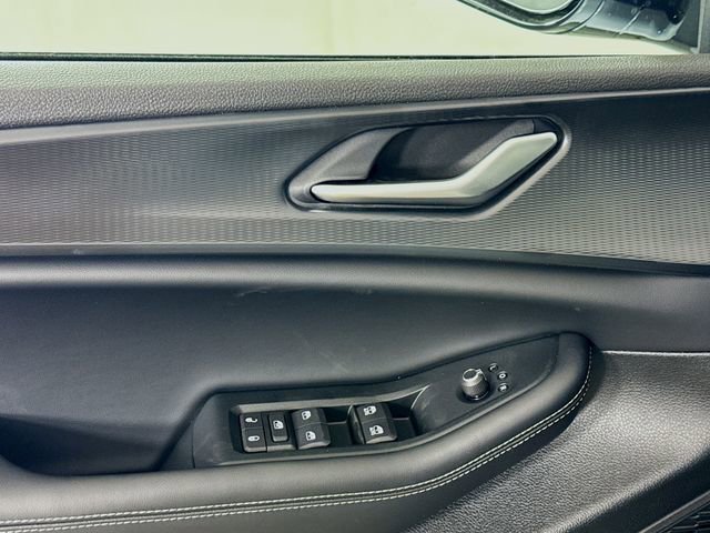 New 2025 Jeep Grand Cherokee Altitude image 17