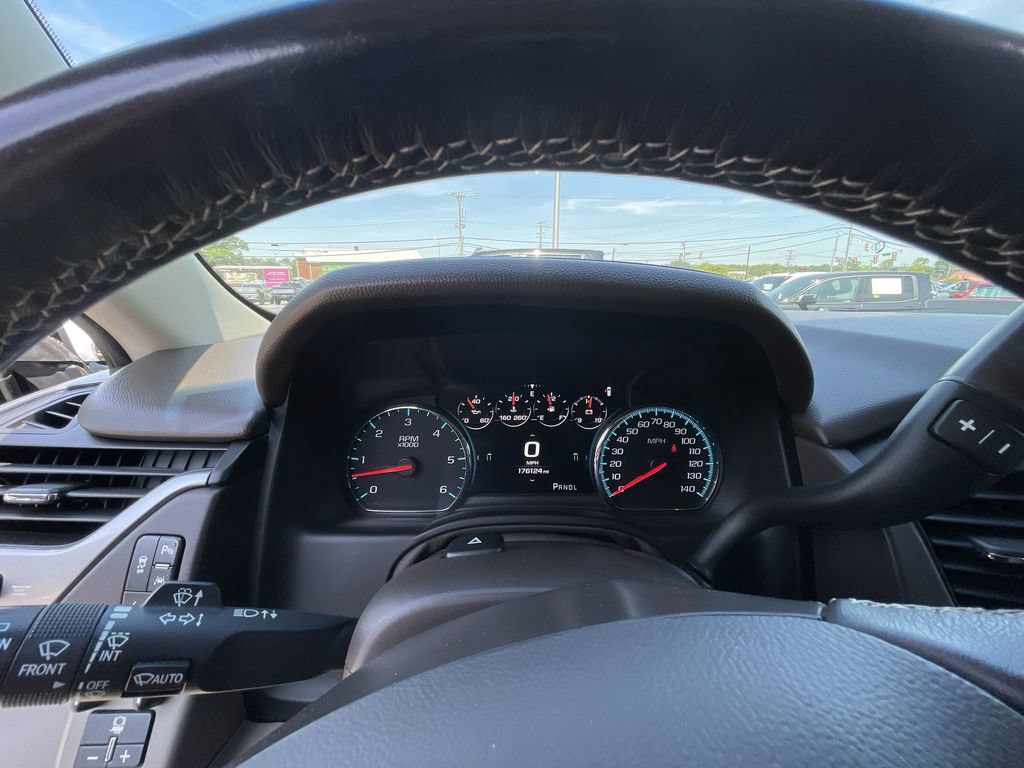 Used 2019 Chevrolet Suburban Premier RWD image 12