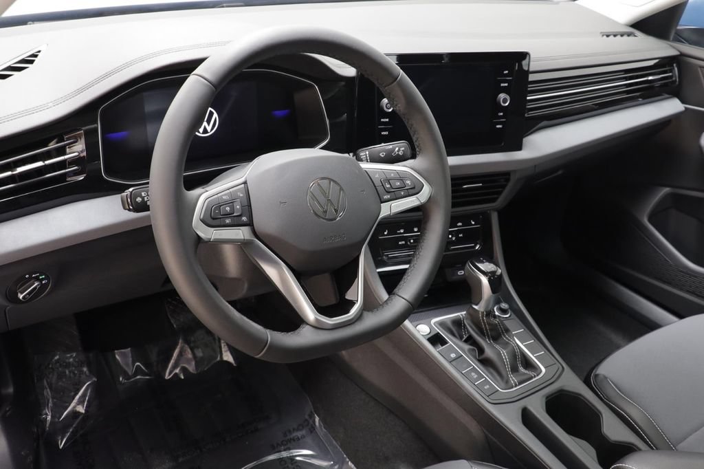 New 2026 Volkswagen Jetta SE FWD image 8