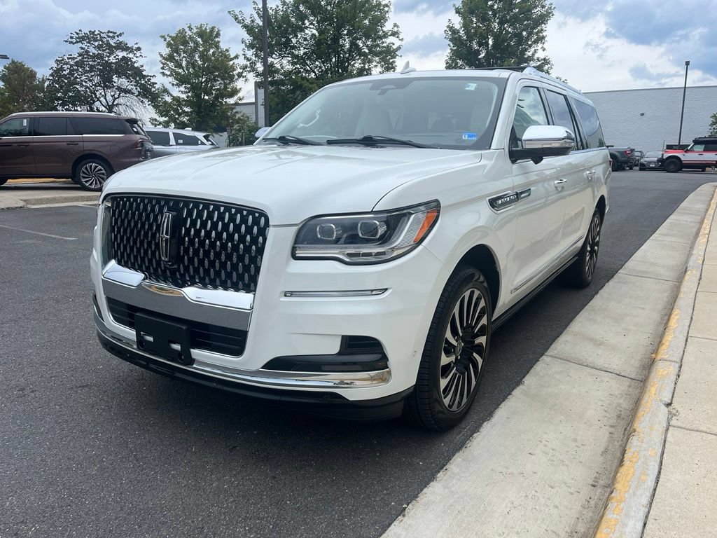 Used 2022 Lincoln Navigator L Black Label AWD/4WD image 3