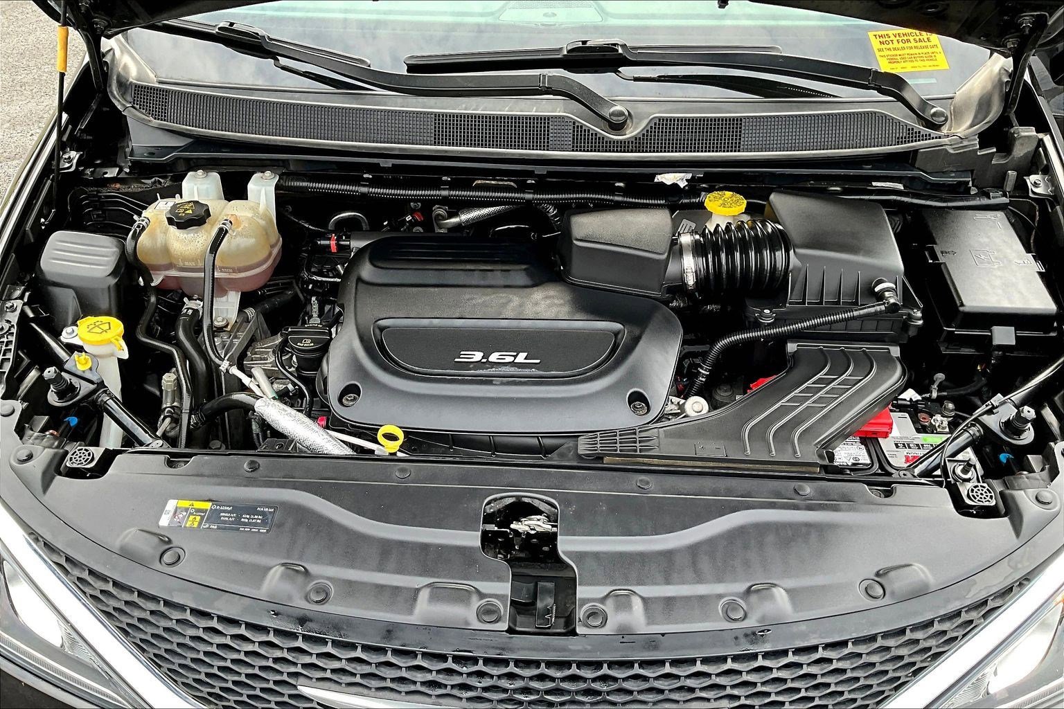 Used 2018 Chrysler Pacifica Touring-L image 32