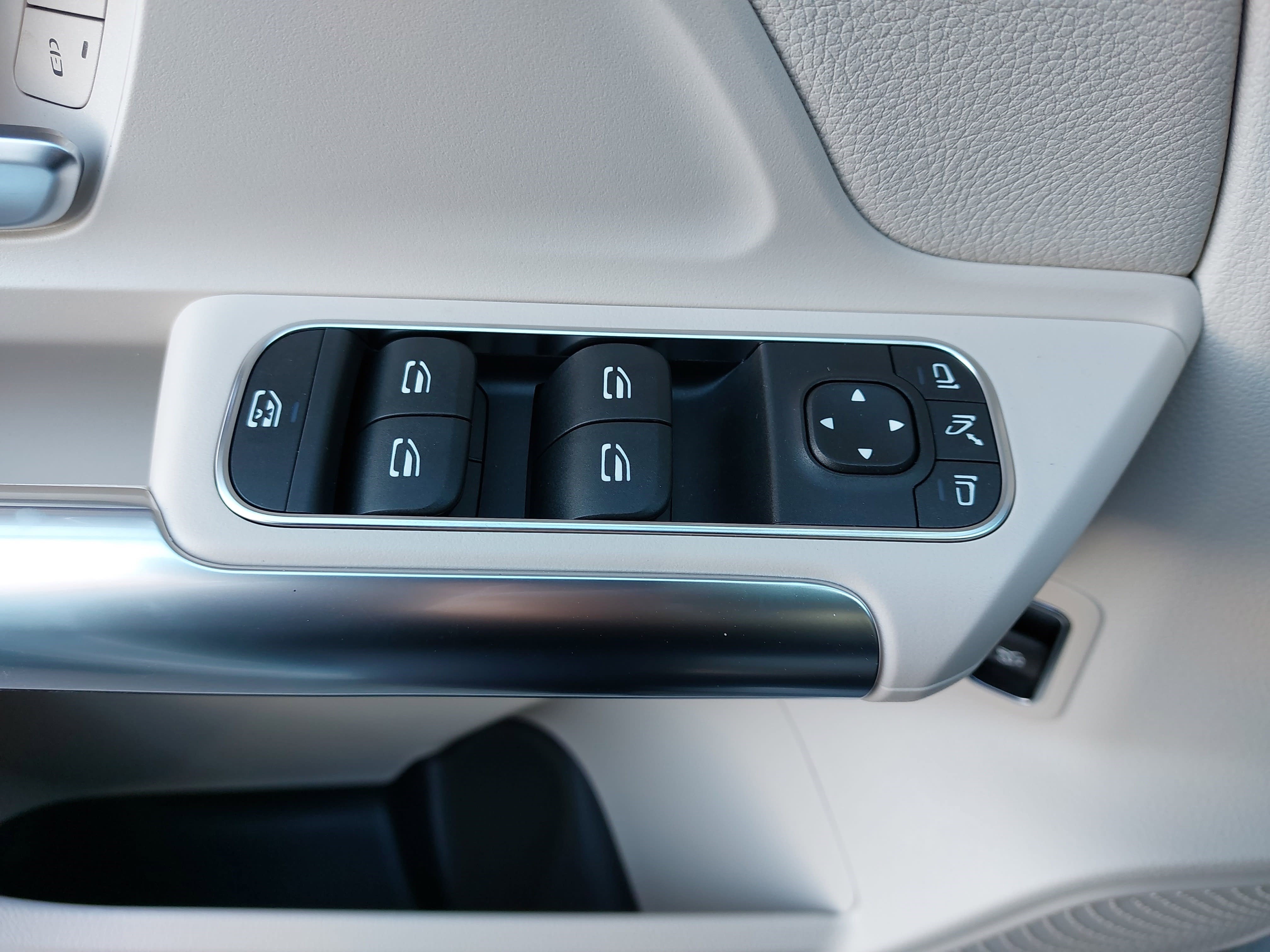 Certified 2025 Mercedes-Benz GLA 250 image 27