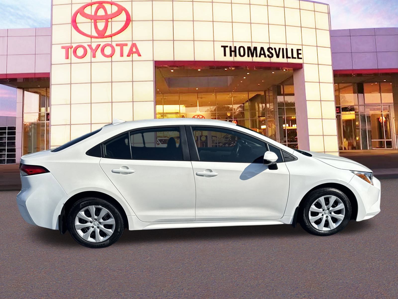Used 2025 Toyota Corolla LE FWD image 4