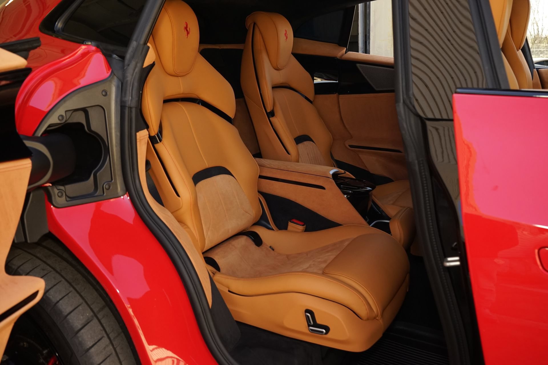 Used 2025 Ferrari Purosangue AWD/4WD image 18