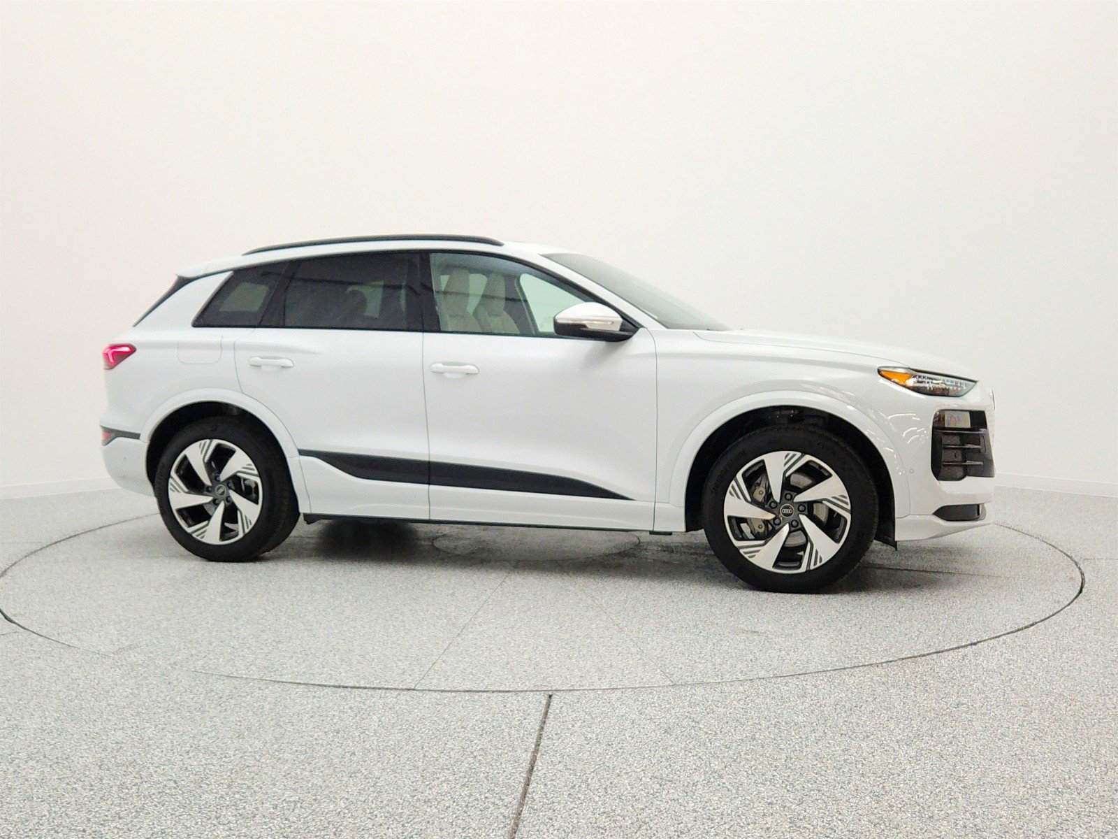 Used 2025 Audi Q6 e-tron Premium Plus AWD/4WD image 4