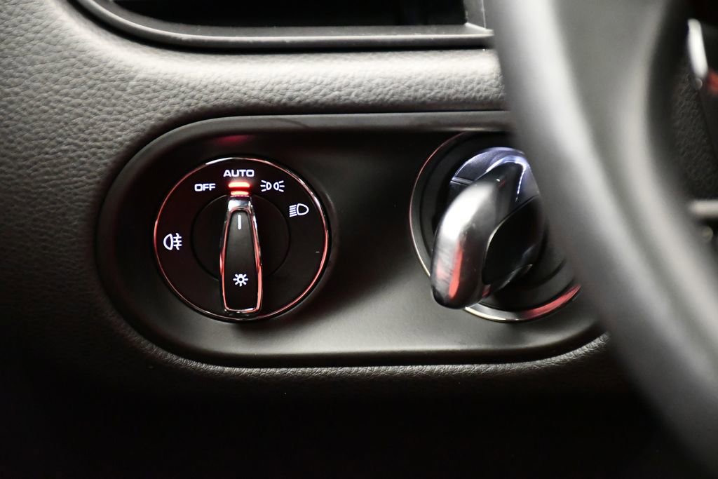 Certified 2025 Porsche Macan image 25