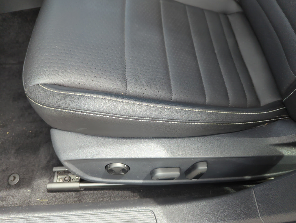Used 2022 Volkswagen Jetta SE FWD image 34