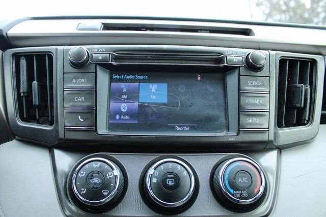Used 2015 Toyota RAV4 LE AWD/4WD image 19