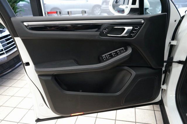 Used 2017 Porsche Macan S image 25
