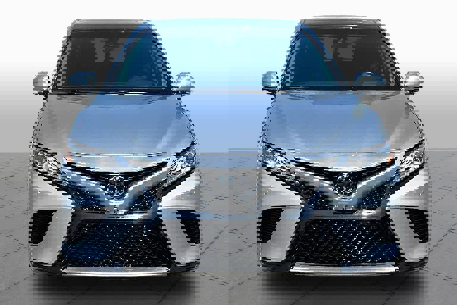 Used 2018 Toyota Camry XSE w/ Audio Package FWD image 3