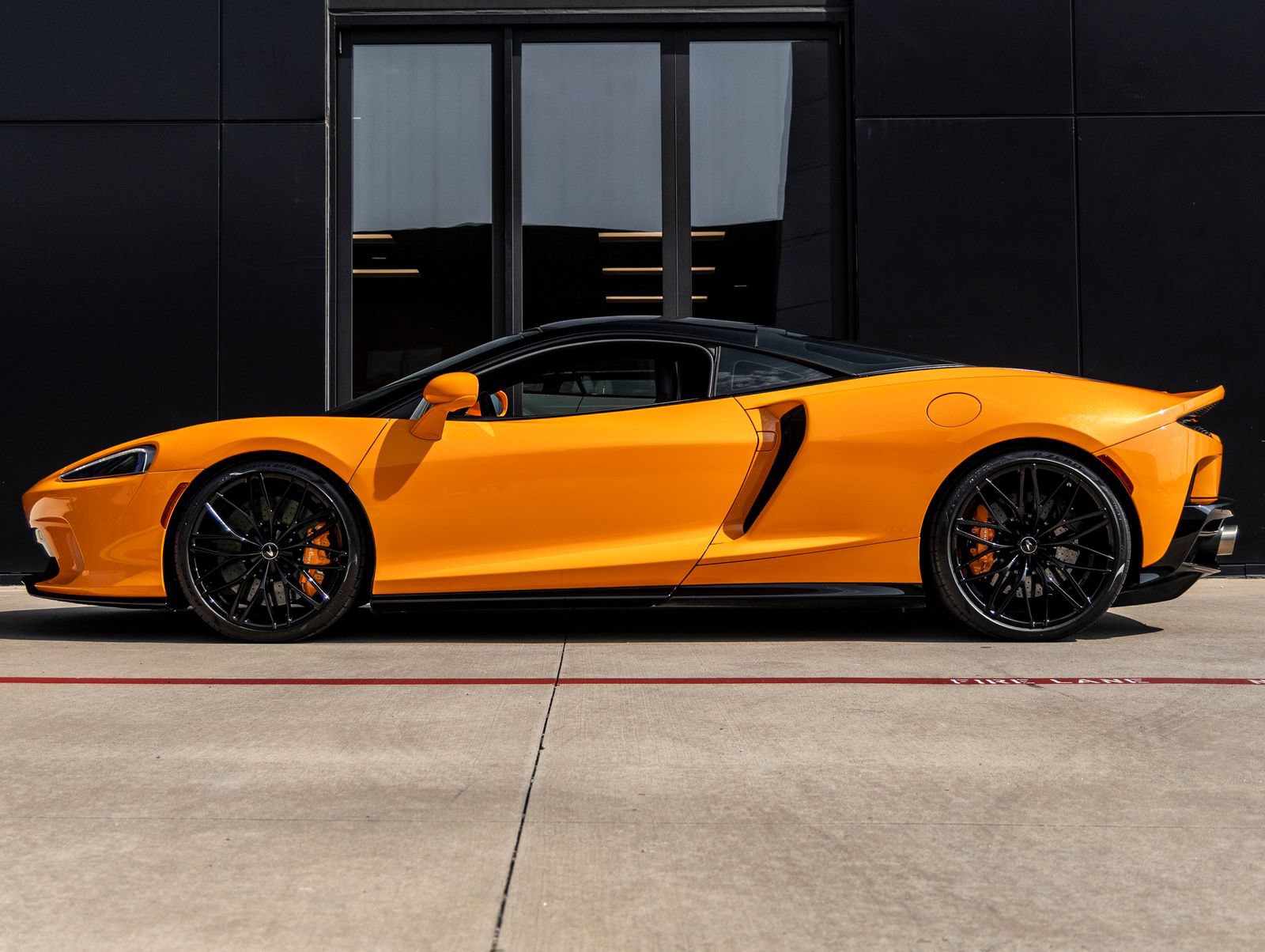 Used 2022 McLaren GT RWD image 10