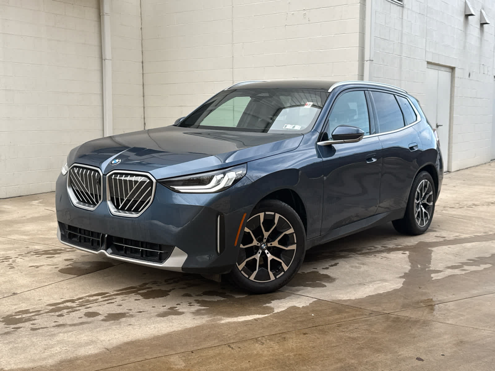 Used 2025 BMW X3 xDrive30i AWD/4WD image 1