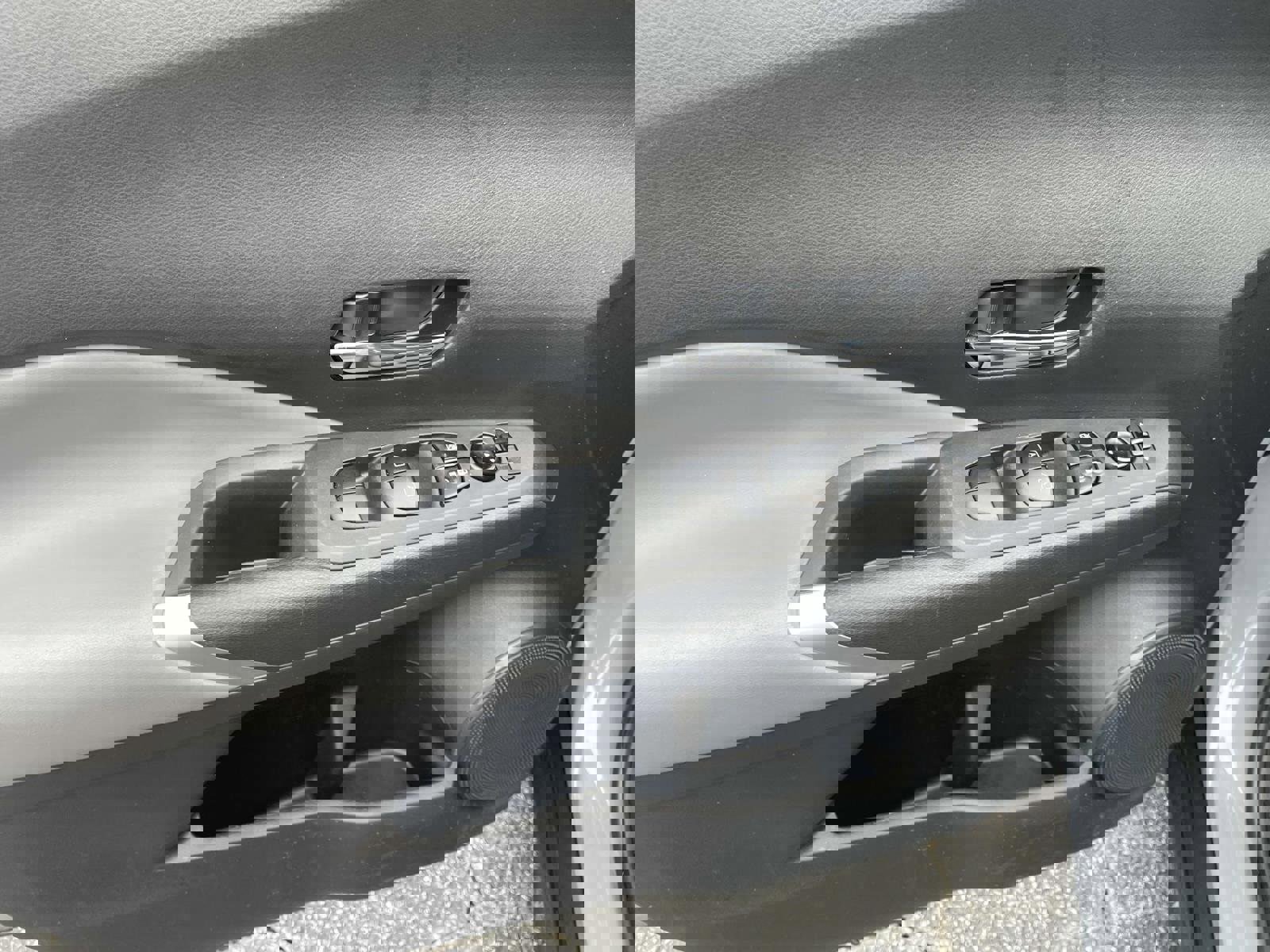 Used 2023 Nissan Kicks SR w/ SR Premium Package image 14