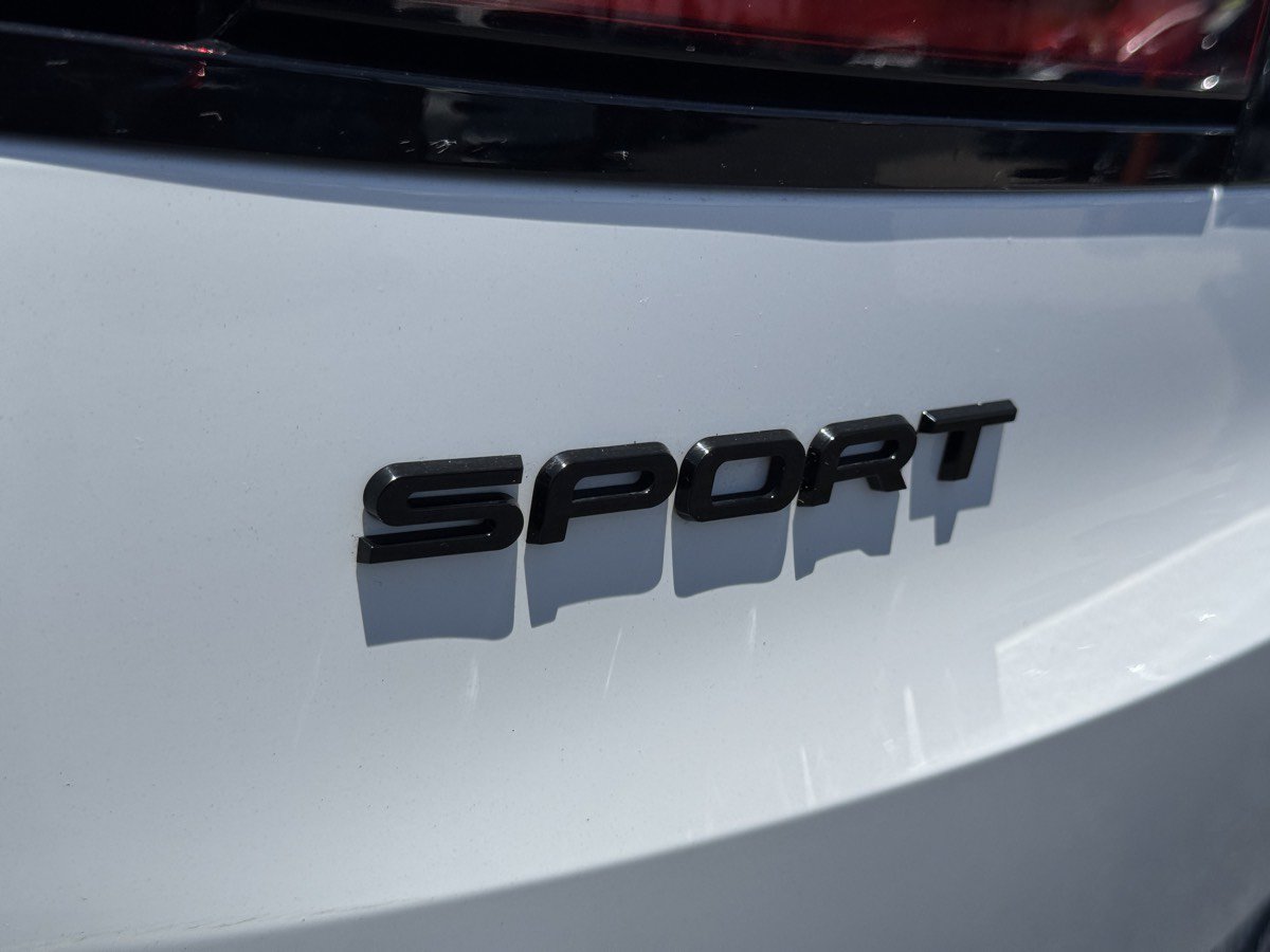 Used 2025 Land Rover Range Rover Sport SE AWD/4WD image 15
