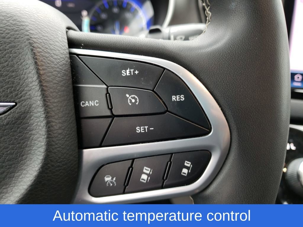 Used 2022 Chrysler Pacifica Touring-L image 14