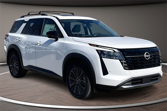 New 2026 Nissan Pathfinder SL image 2