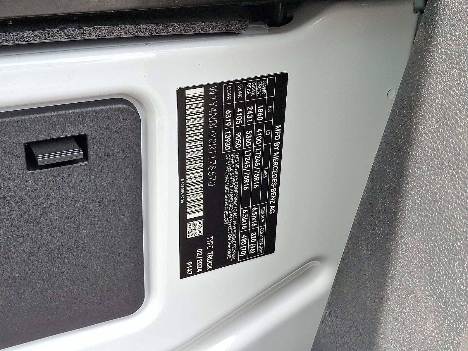 Used 2024 Mercedes-Benz Sprinter 144 Cargo image 27