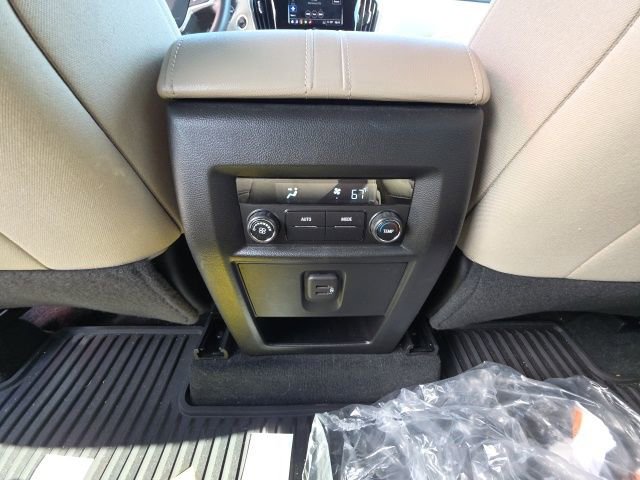 Used 2023 Chevrolet Traverse LS FWD image 24