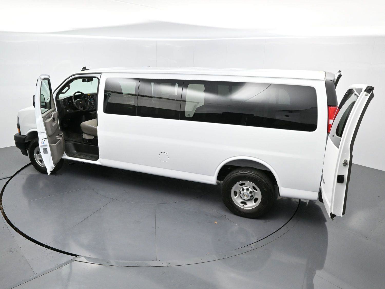 Used 2025 Chevrolet Express 3500 LS image 35