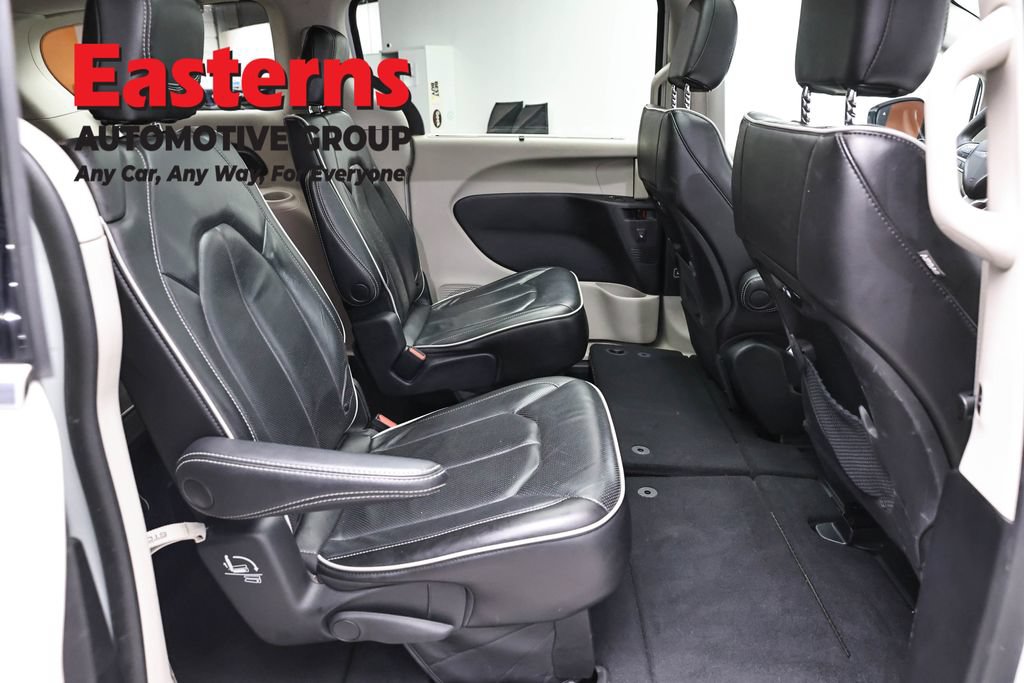 Used 2023 Chrysler Pacifica Limited FWD image 25