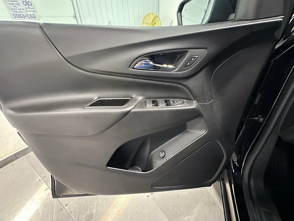 Used 2023 Chevrolet Equinox LT AWD/4WD image 21
